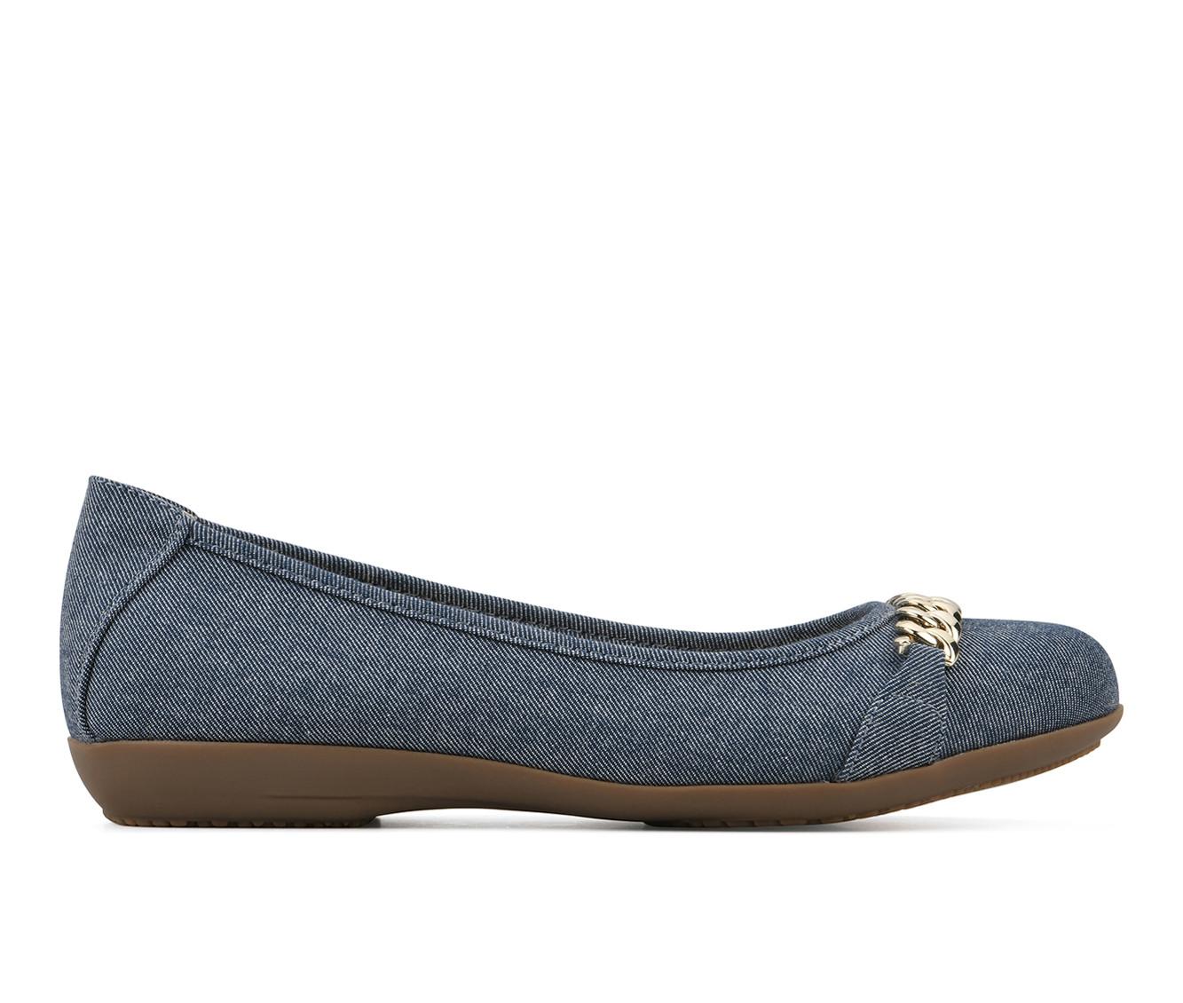 Women's Cliffs by White Mountain Charmed Flats