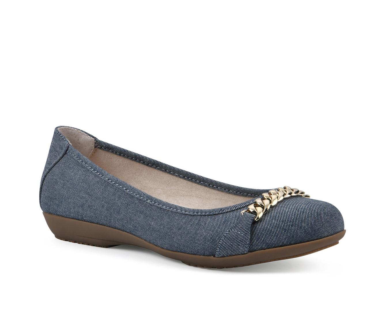Women's Cliffs by White Mountain Charmed Flats