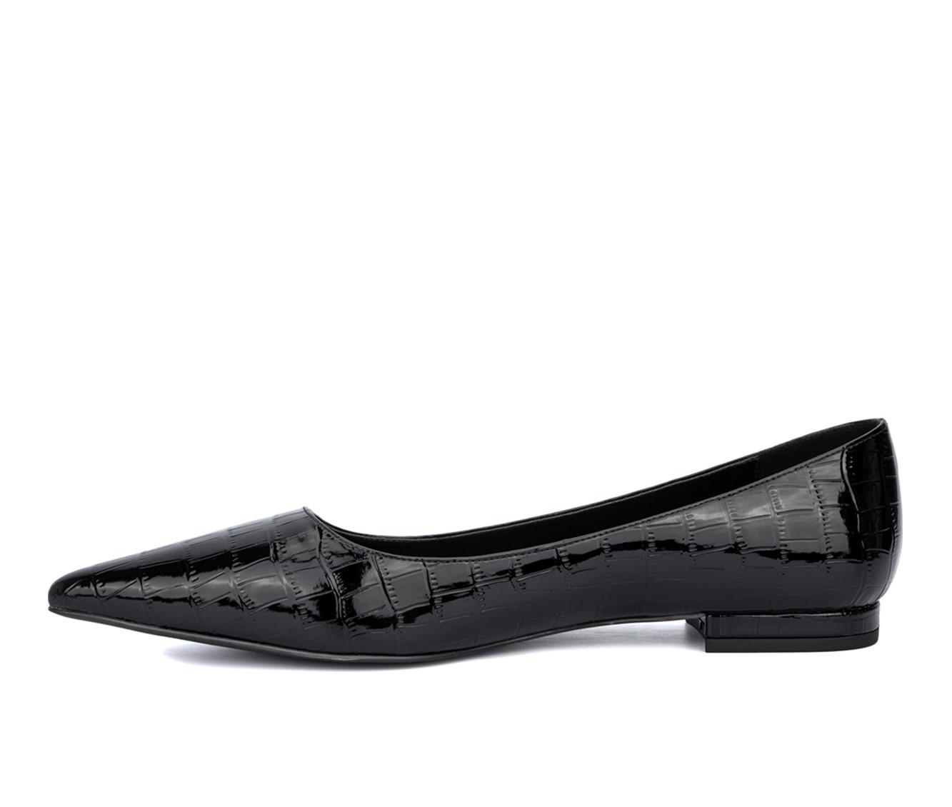 Women's Fashion to Figure Bailey Wide Width Flats