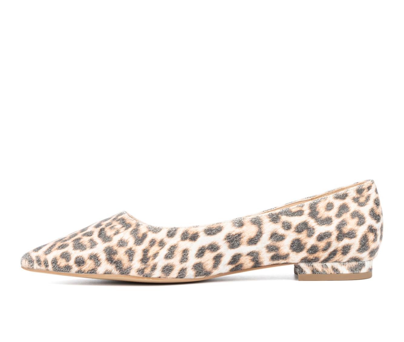 Women's Fashion to Figure Bailey Wide Width Flats