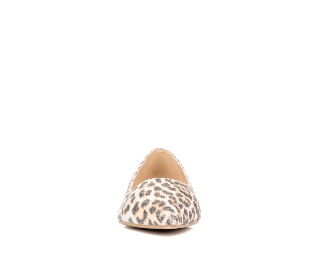 Women's Fashion to Figure Bailey Wide Width Flats