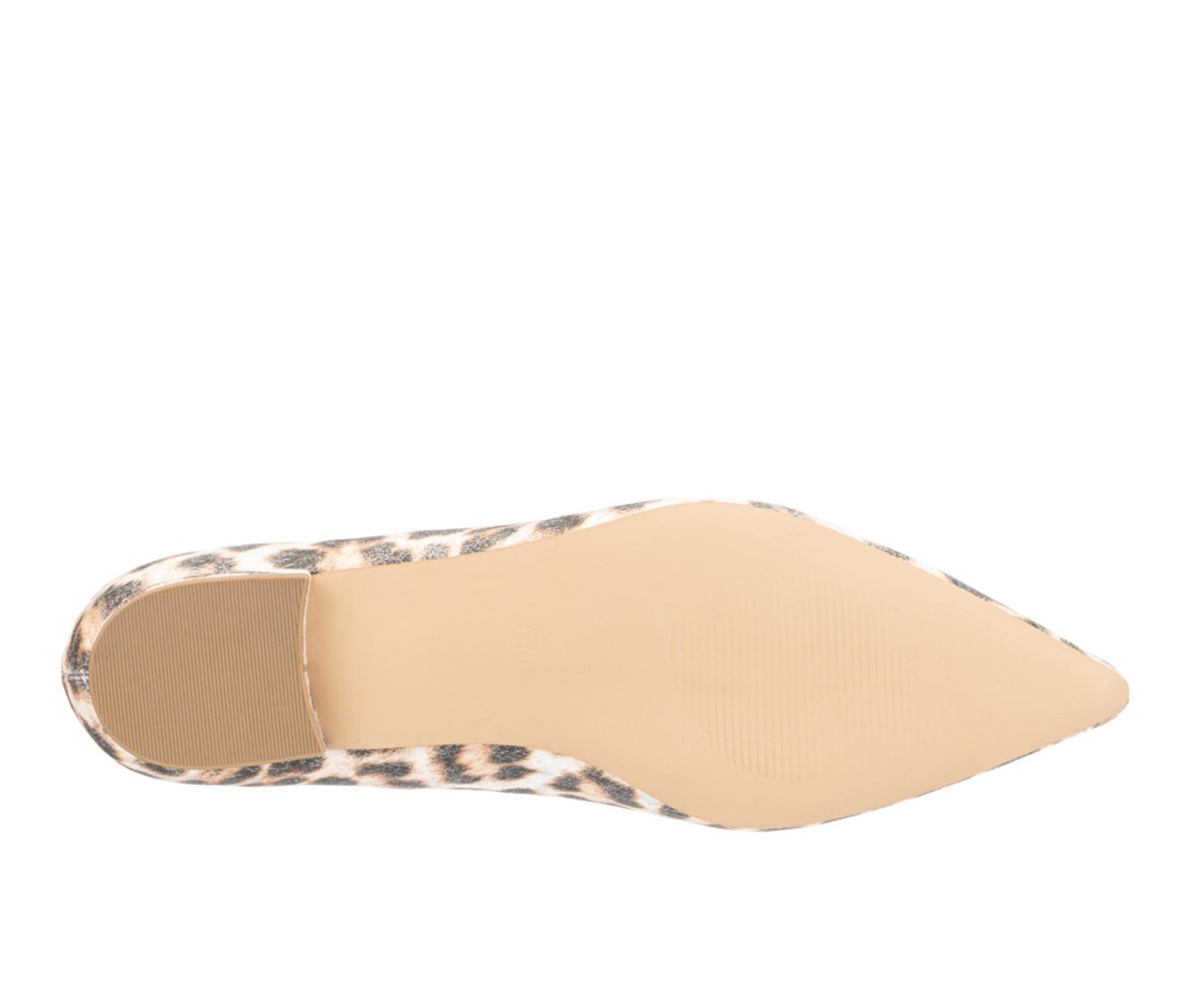 Women's Fashion to Figure Bailey Wide Width Flats