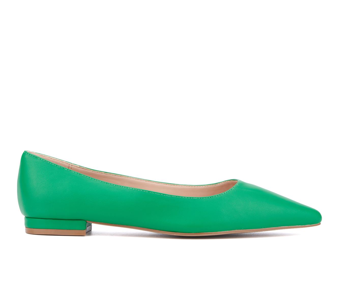 Women's Fashion to Figure Bailey Wide Width Flats