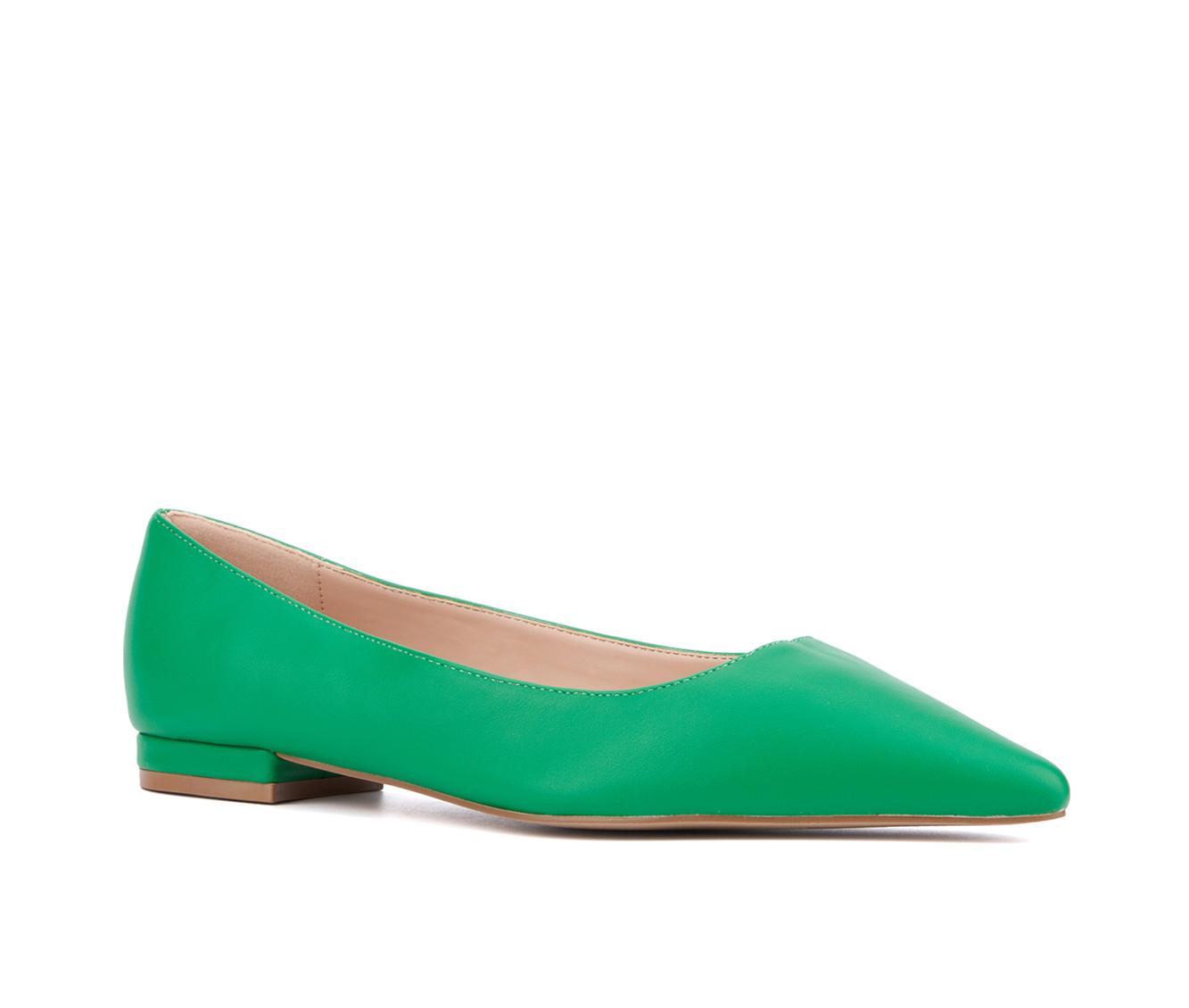 Women's Fashion to Figure Bailey Wide Width Flats