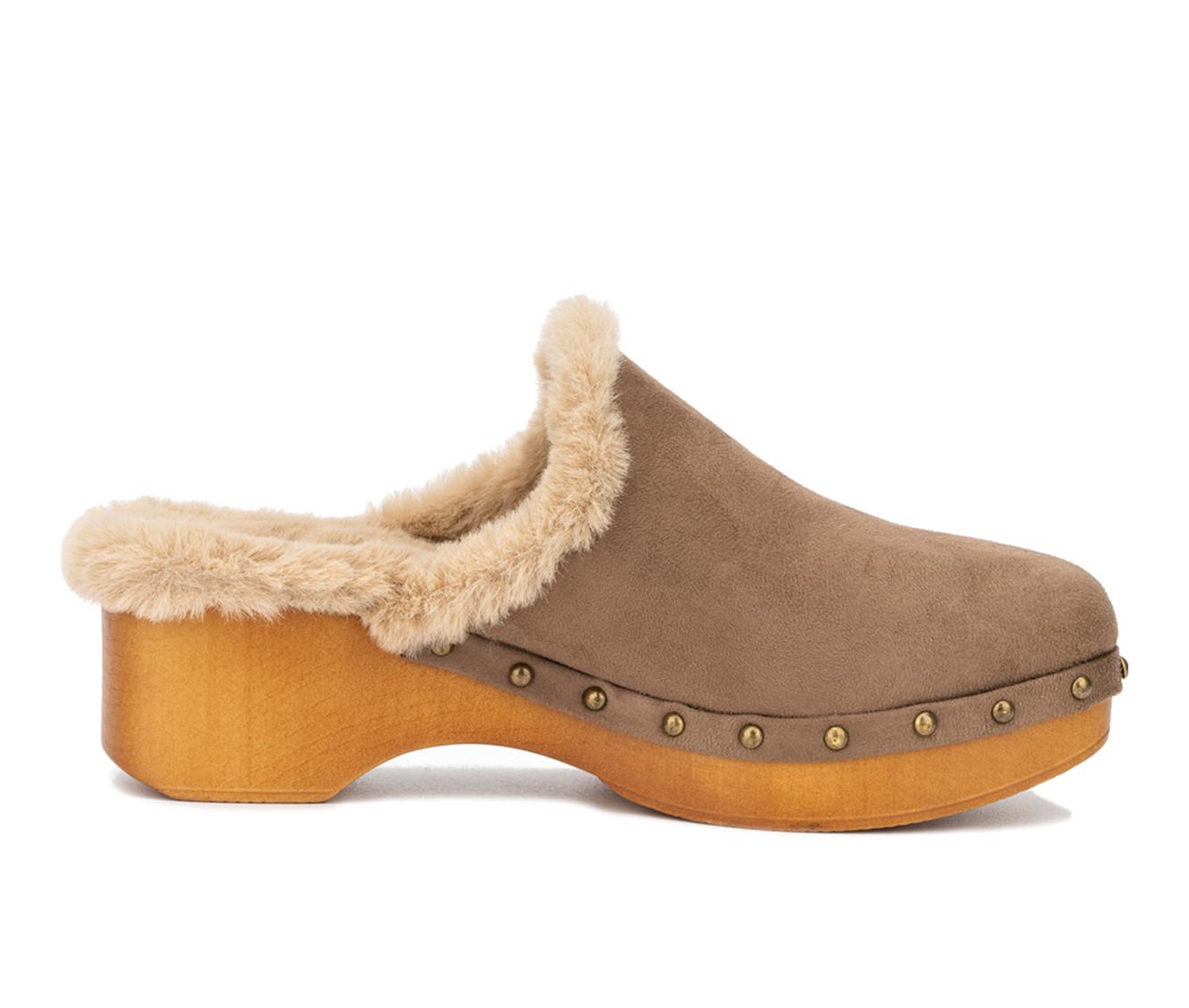 Womens clogs best sale with fur