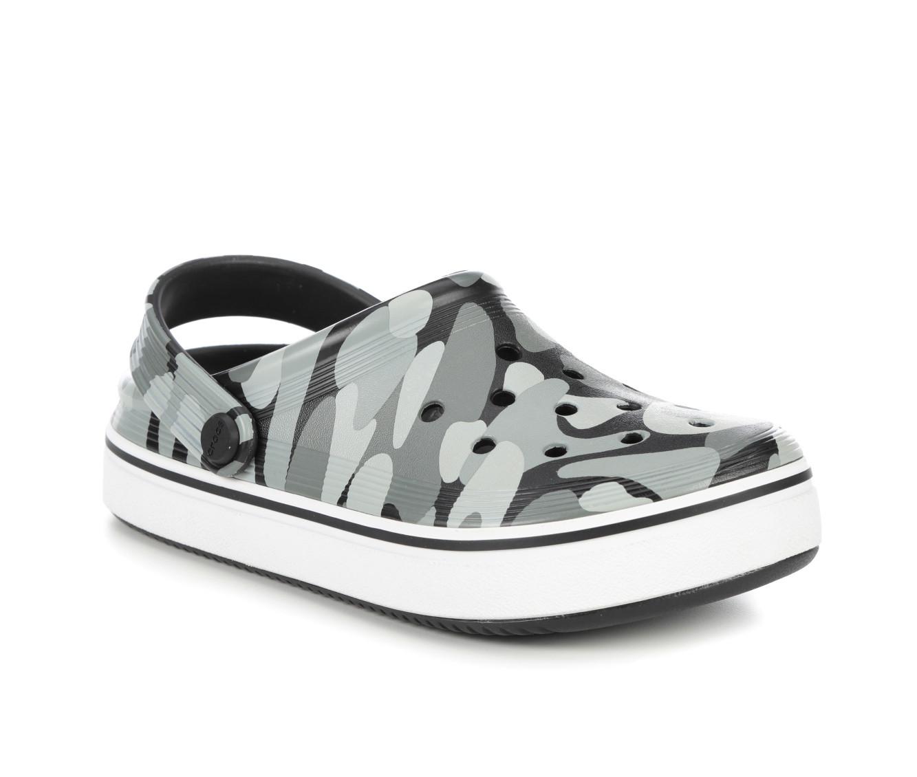 Boys camouflage online crocs