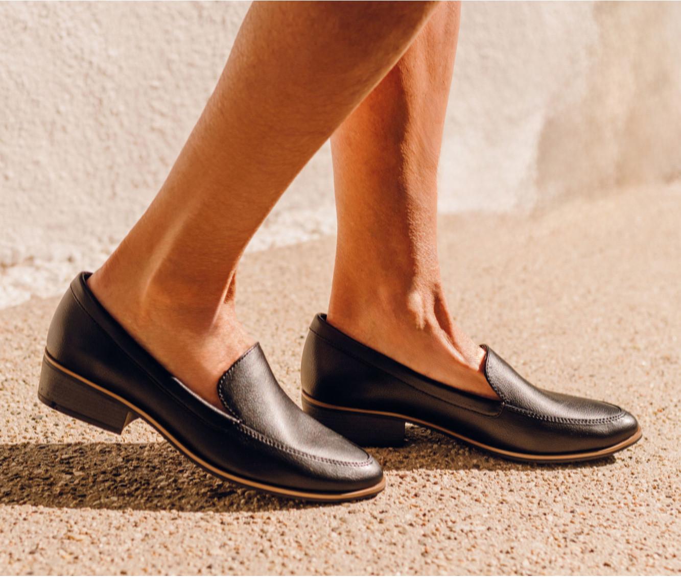 Women's Baretraps Hydie Loafers