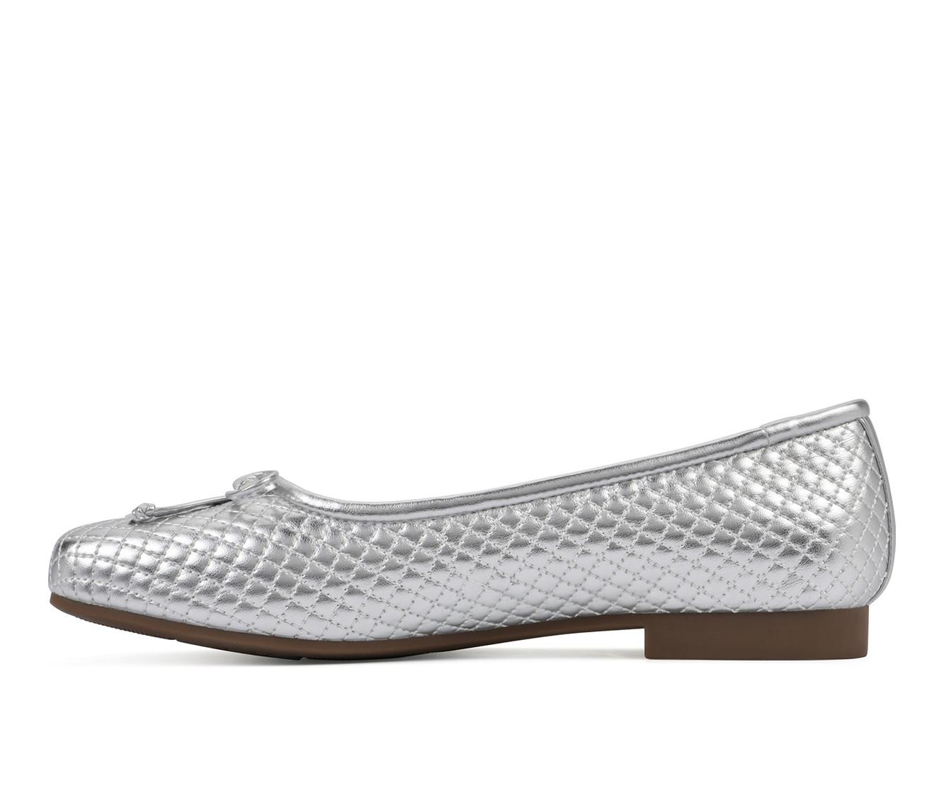 Women's Cliffs by White Mountain Bessy Flats