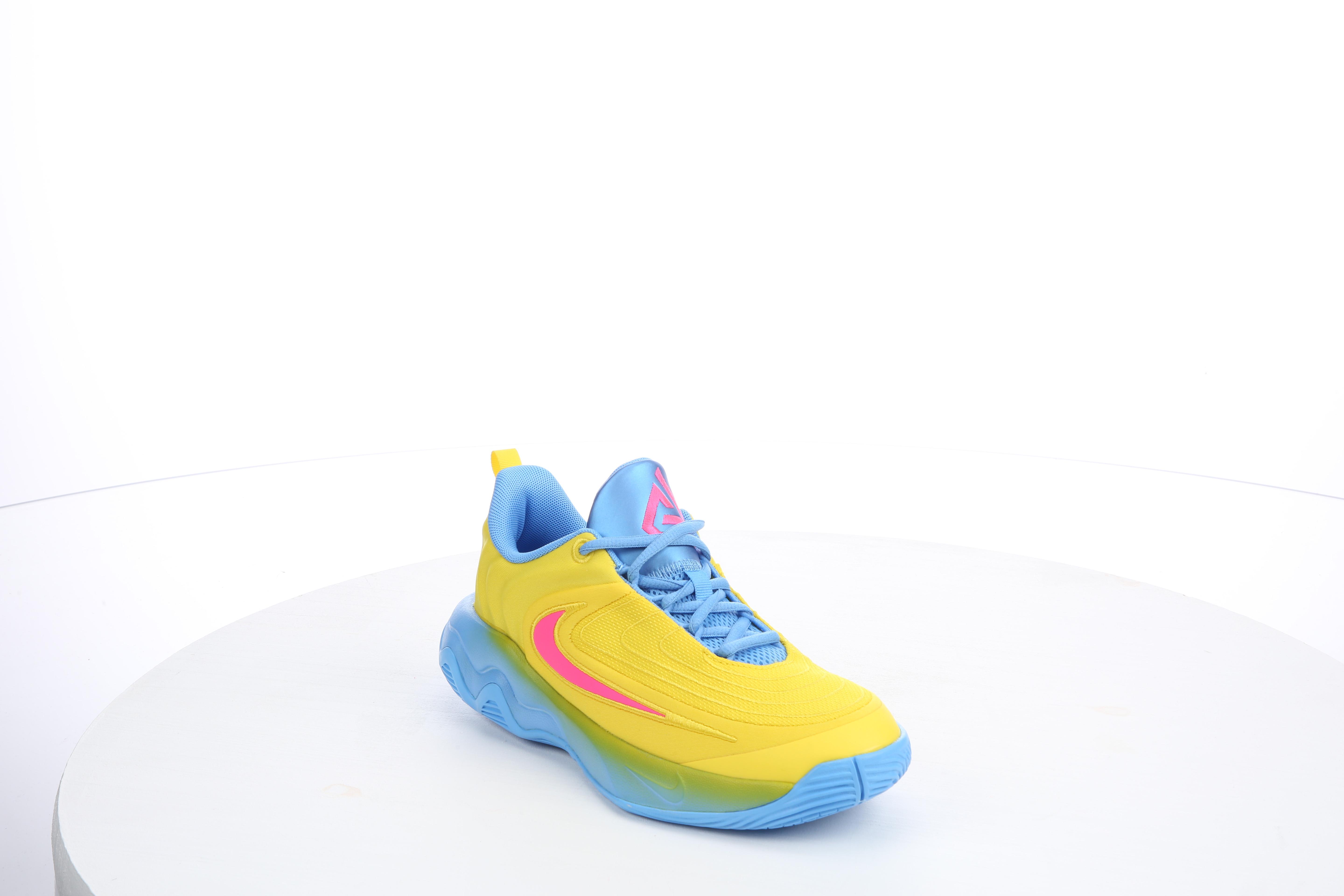 Boys' Nike Giannis Immortality 4 Basketball Shoes