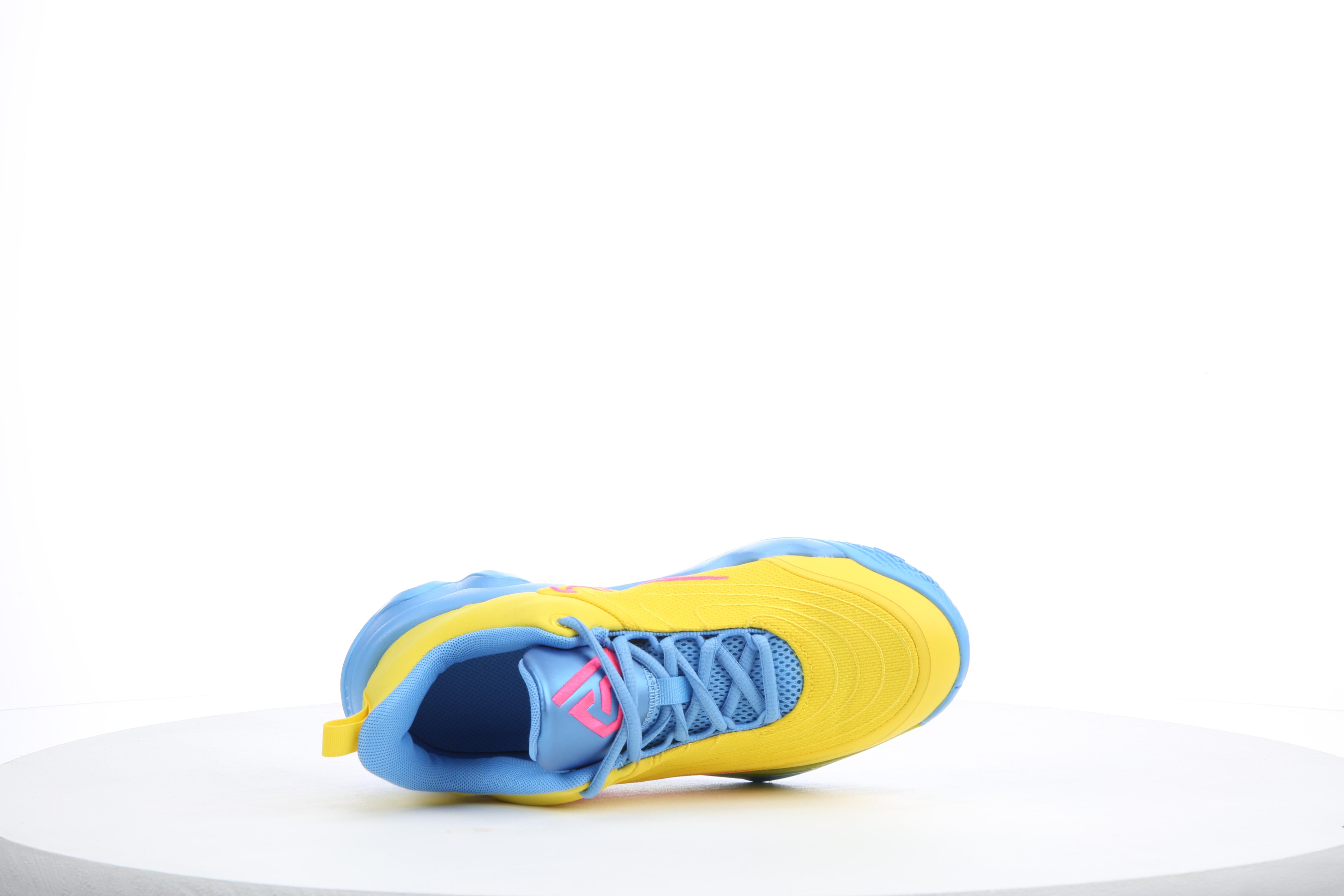 Boys' Nike Giannis Immortality 4 Basketball Shoes