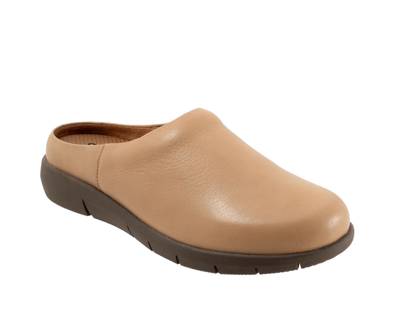 Women's Softwalk Andria Clogs