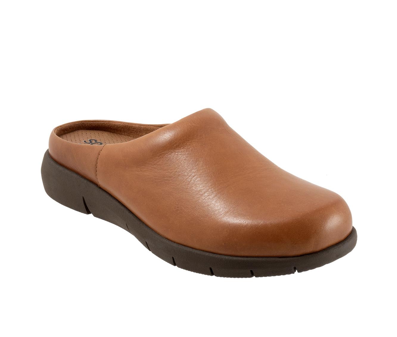 Women's Softwalk Andria Clogs