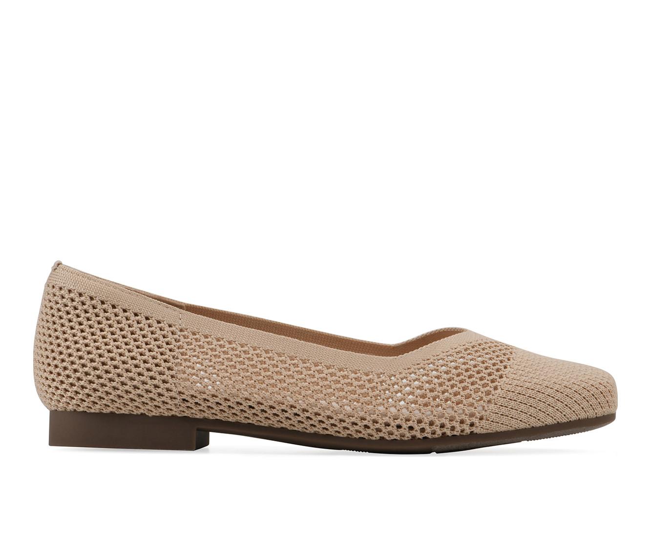 Women's Cliffs by White Mountain Beslee Flats