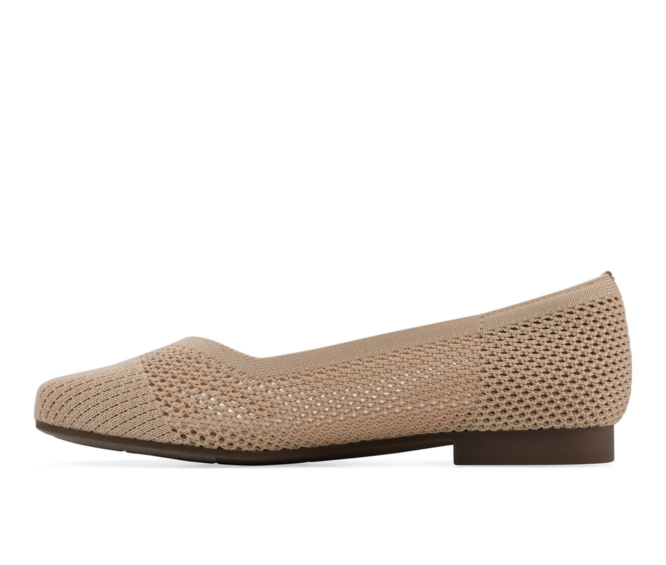 Women's Cliffs by White Mountain Beslee Flats