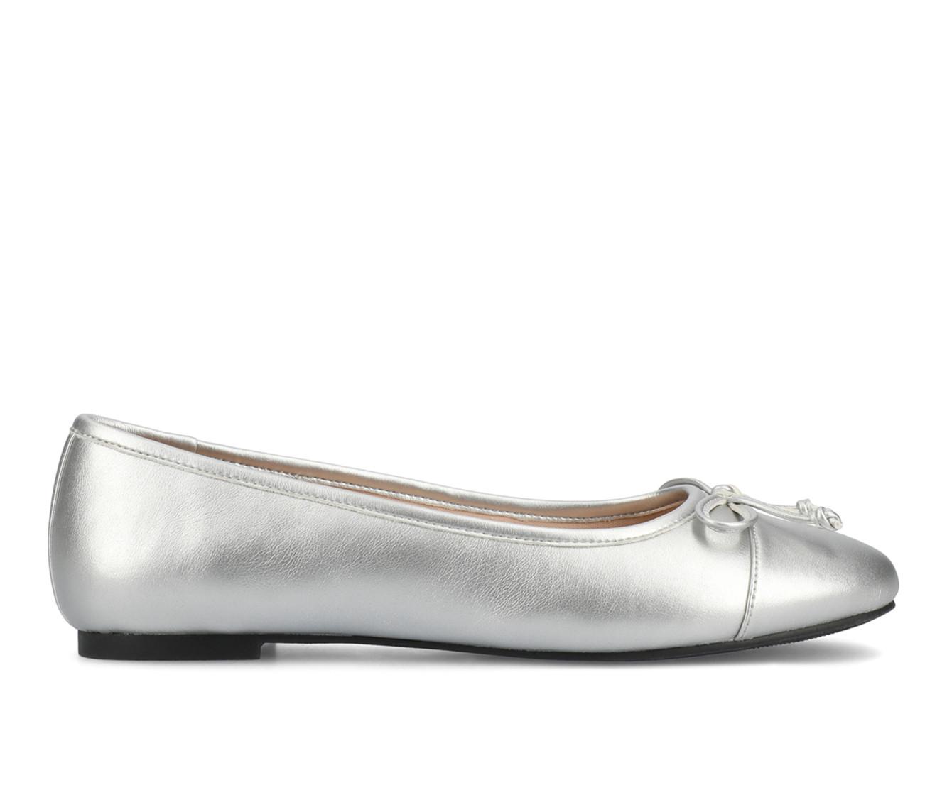 Women's Journee Collection Kaiah Flats