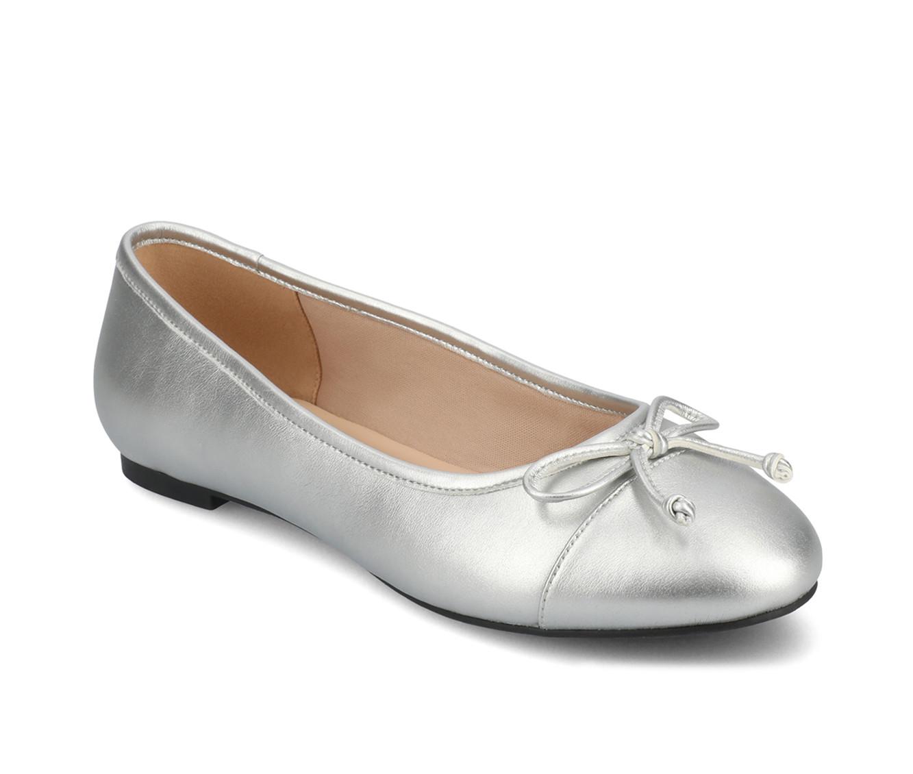 Women's Journee Collection Kaiah Flats