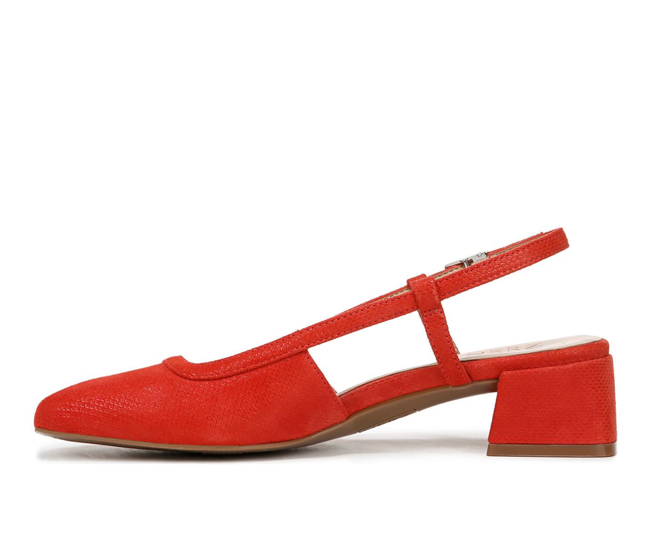 Women's Naturalizer Helena Pumps