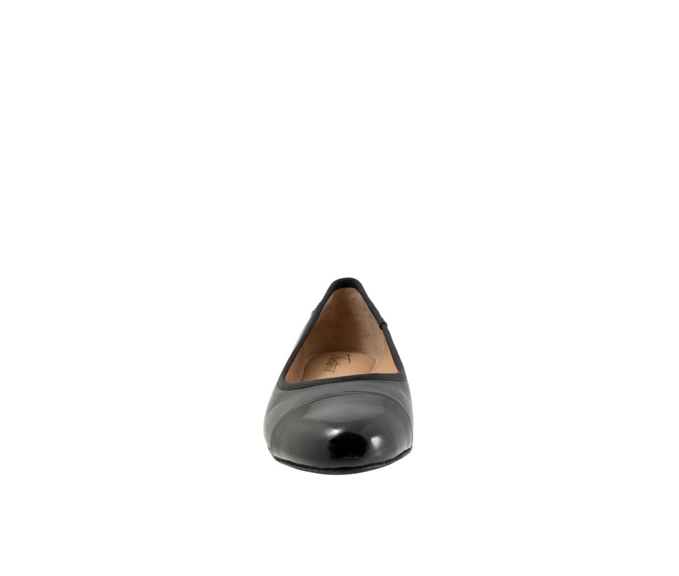 Women's Trotters Clara Flats