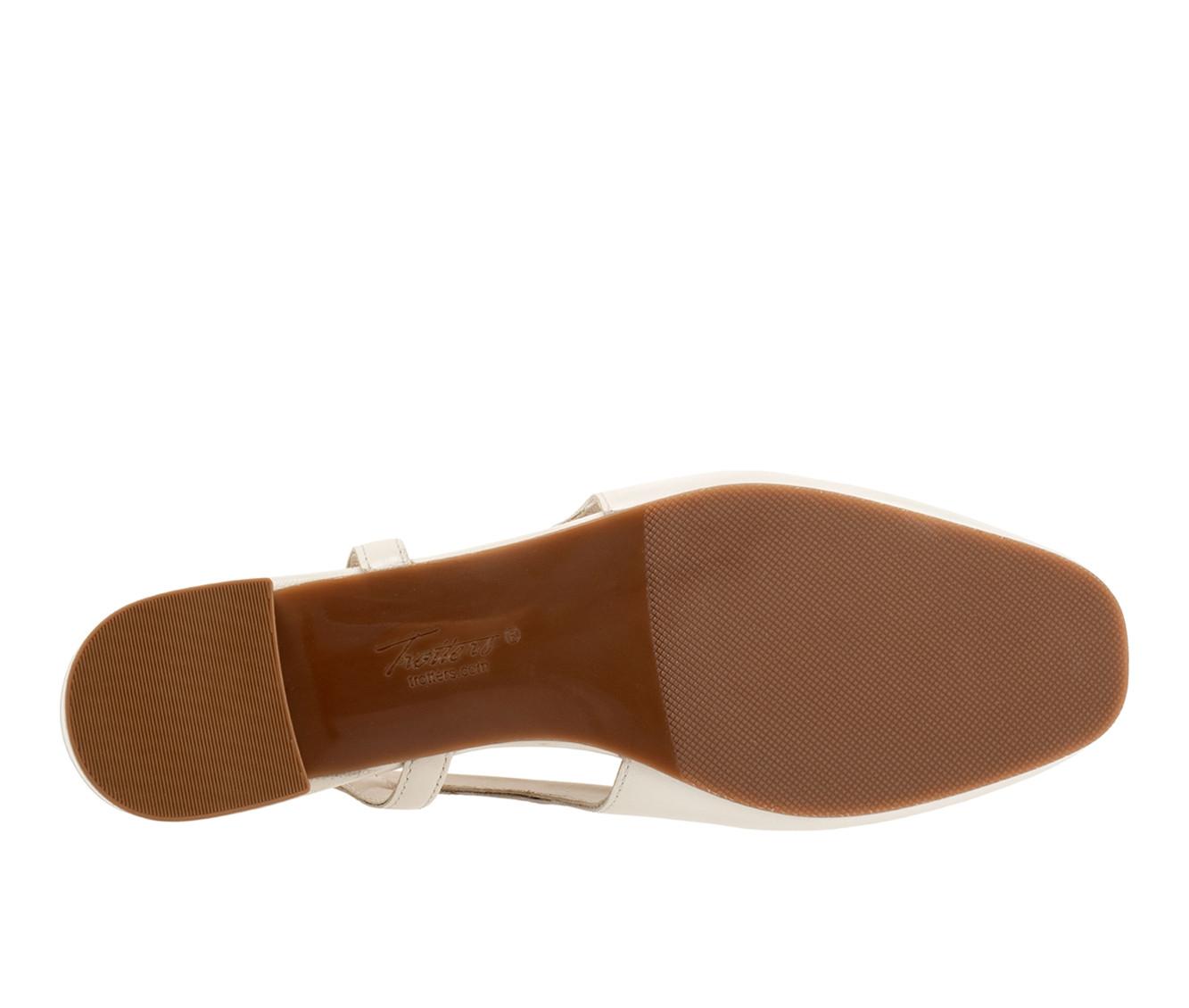 Women's Trotters Dottie Pumps