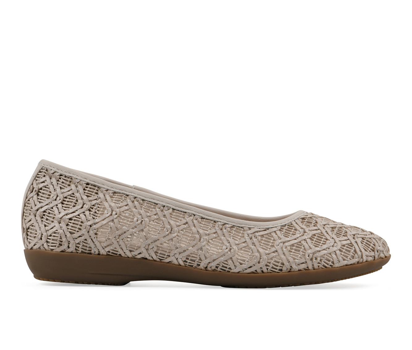 Women's Cliffs by White Mountain Cariann Flats