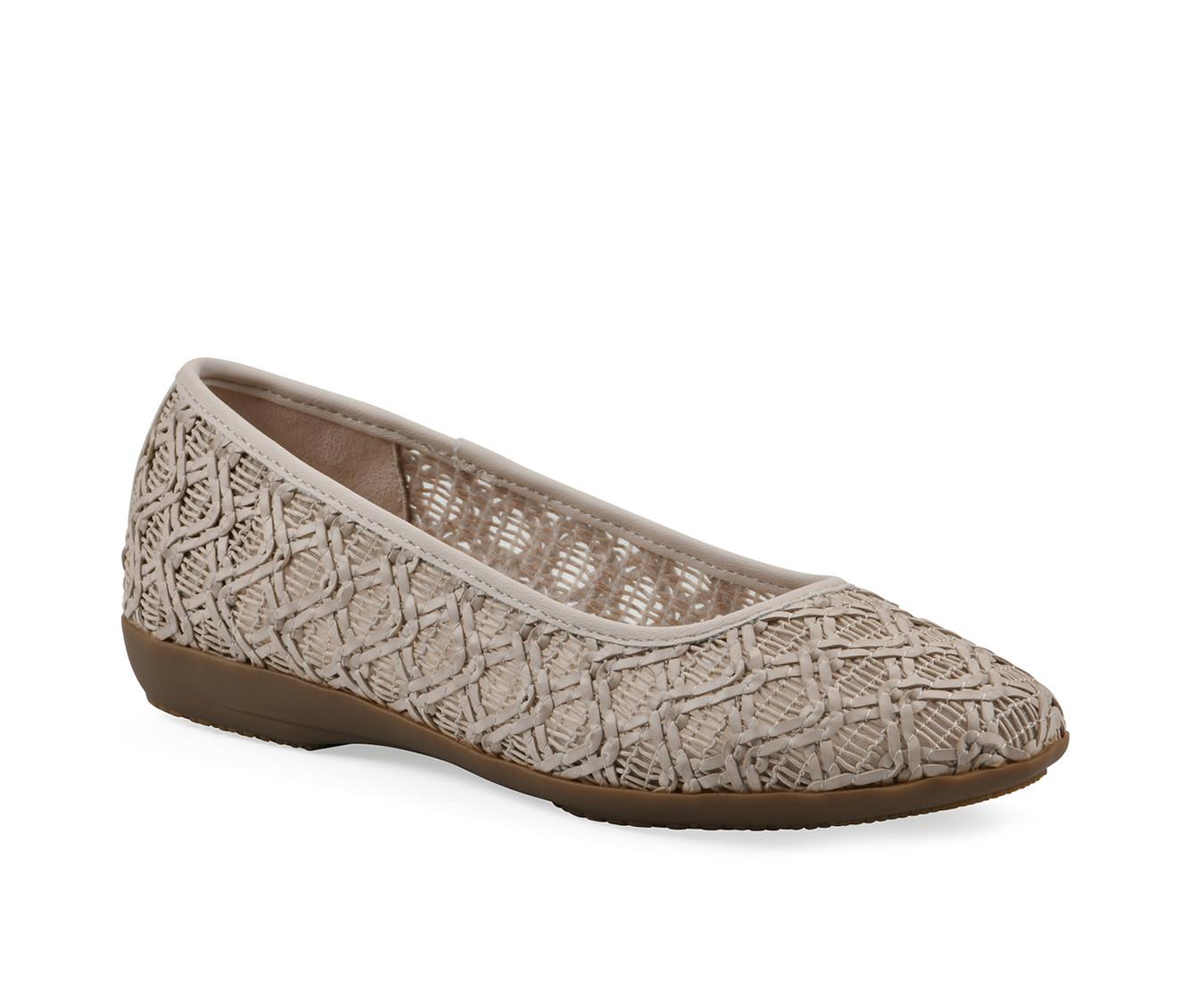 Women's Cliffs by White Mountain Cariann Flats
