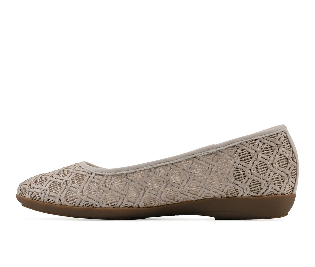 Women's Cliffs by White Mountain Cariann Flats