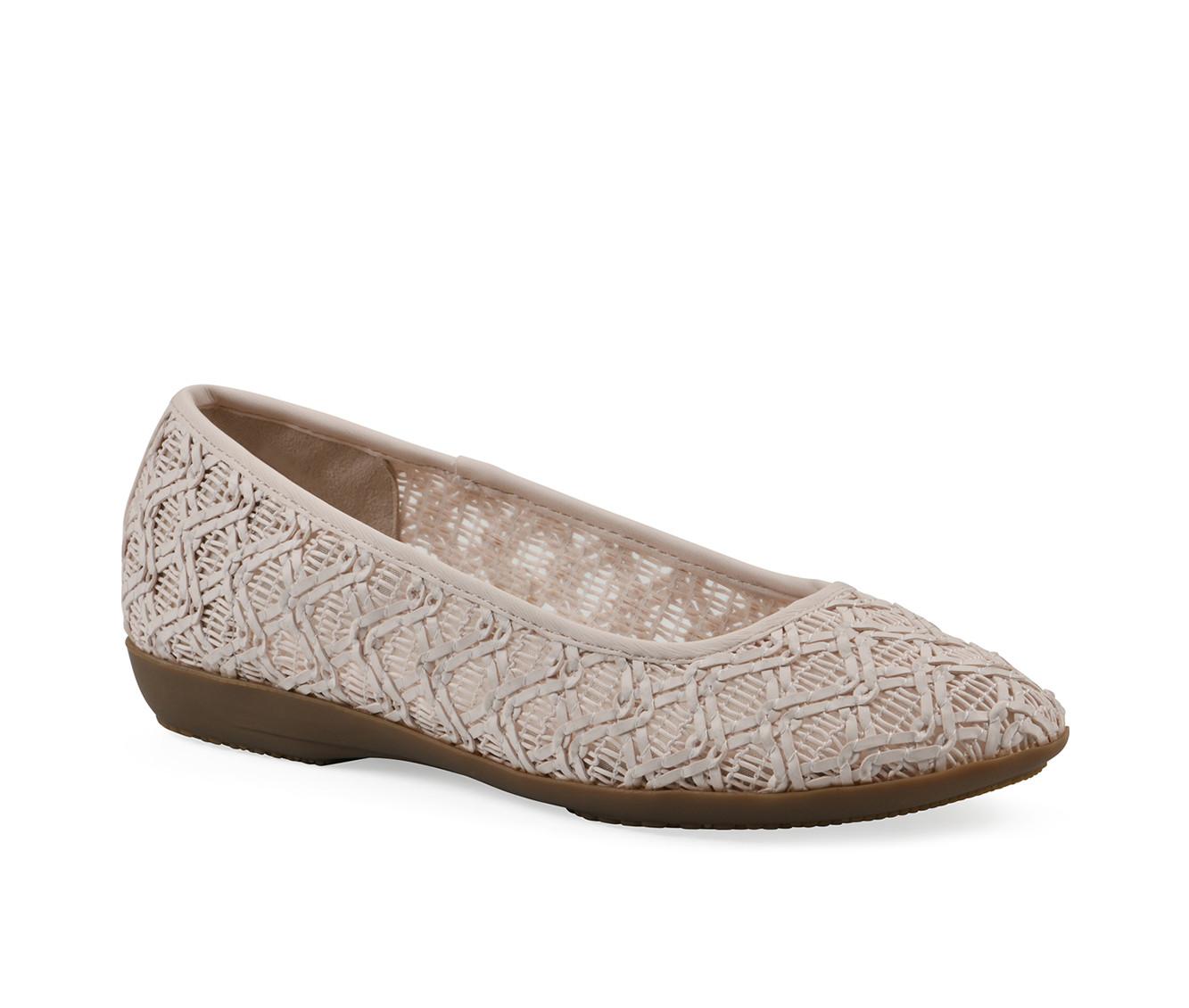 Women's Cliffs by White Mountain Cariann Flats