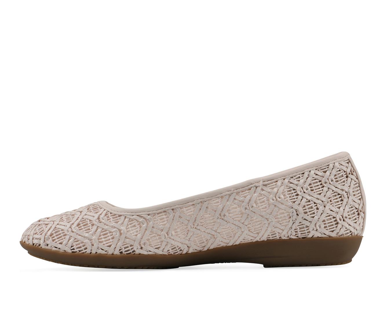 Women's Cliffs by White Mountain Cariann Flats