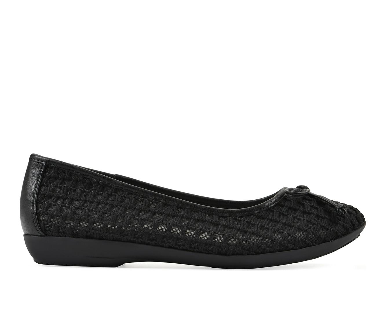 Women's Cliffs by White Mountain Chelcy Flats