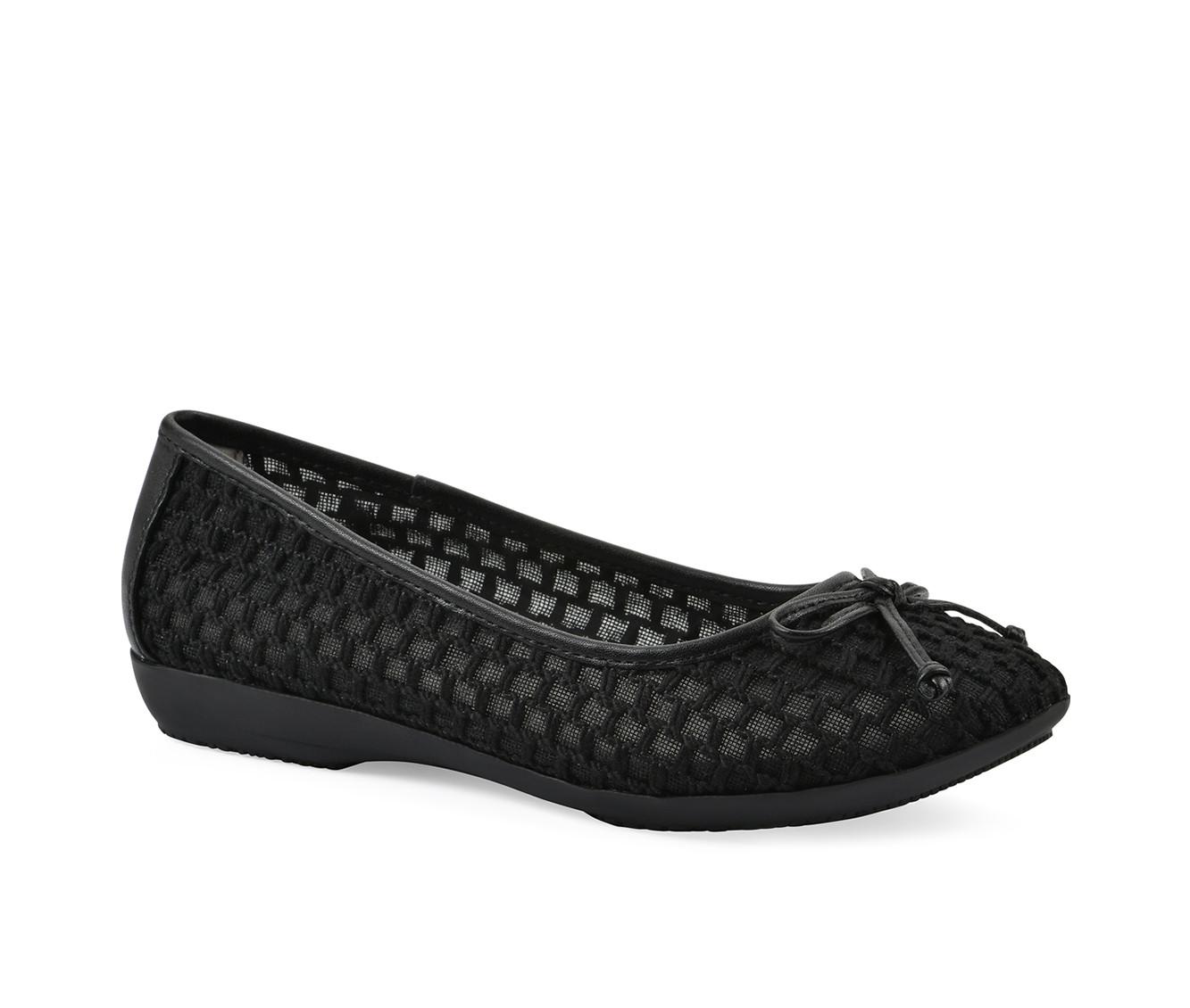 Women's Cliffs by White Mountain Chelcy Flats