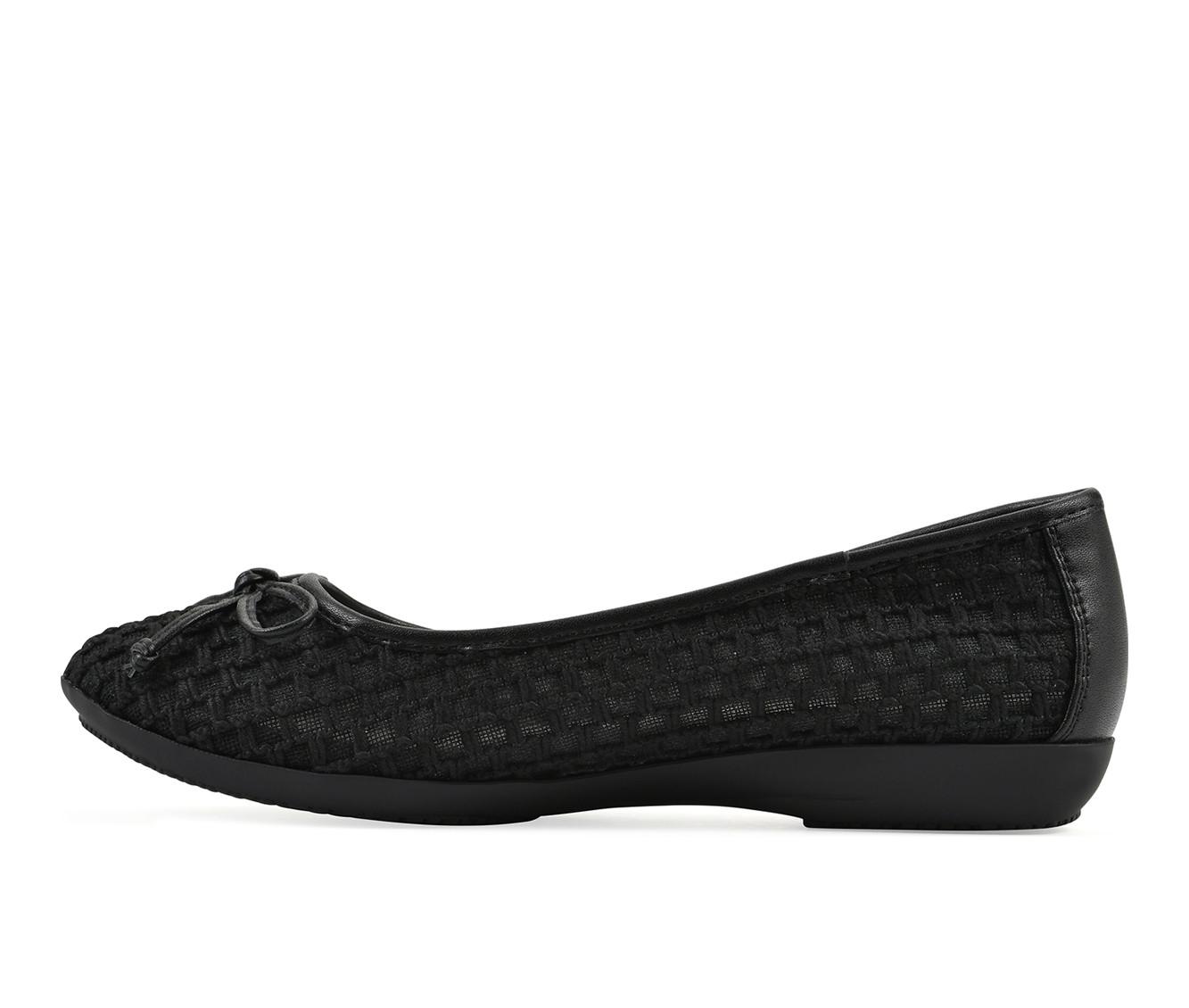 Women's Cliffs by White Mountain Chelcy Flats