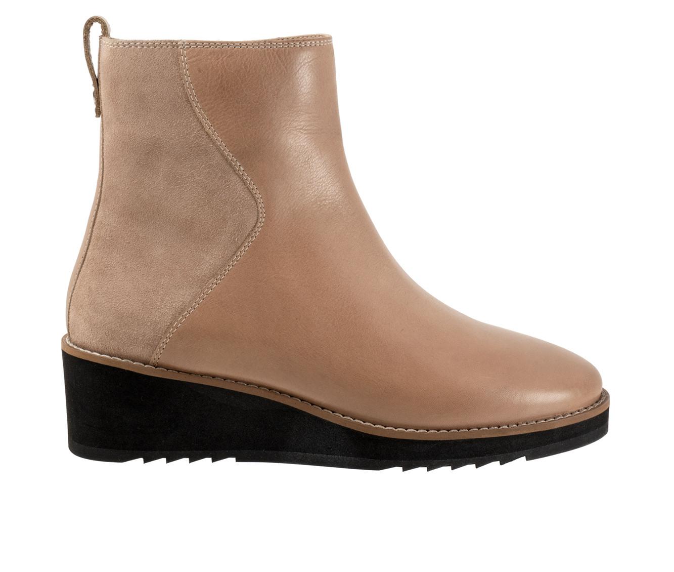 Women's Trotters Wynona Booties
