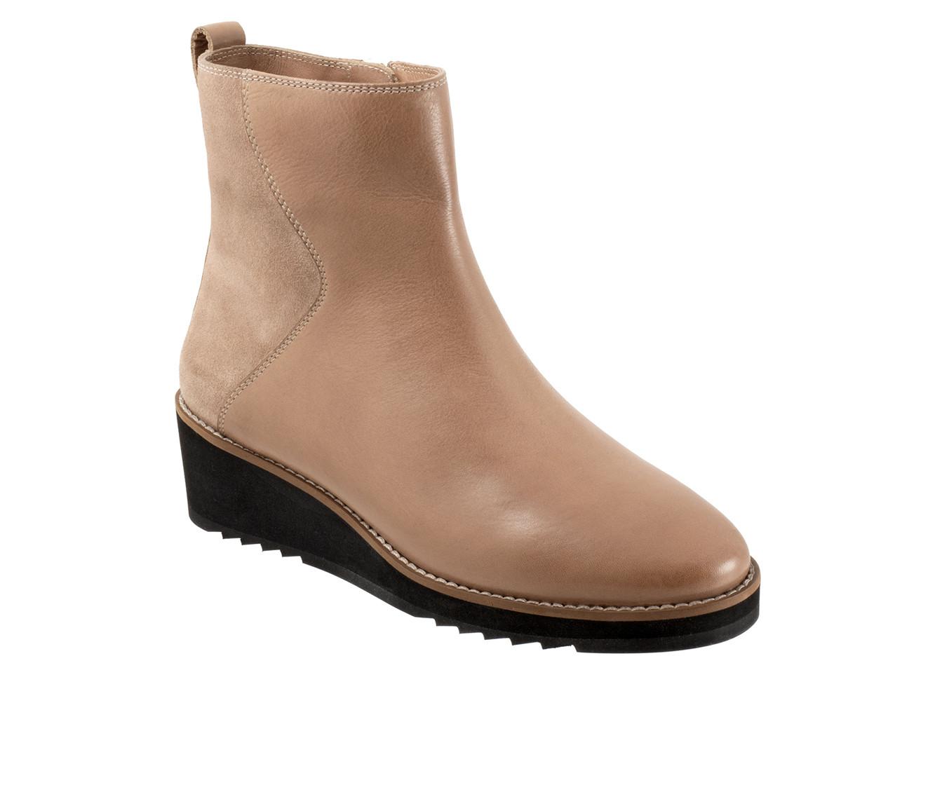 Women's Trotters Wynona Booties
