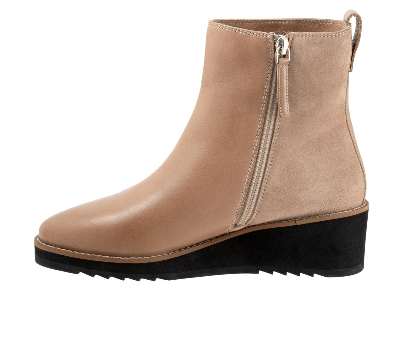 Women's Trotters Wynona Booties