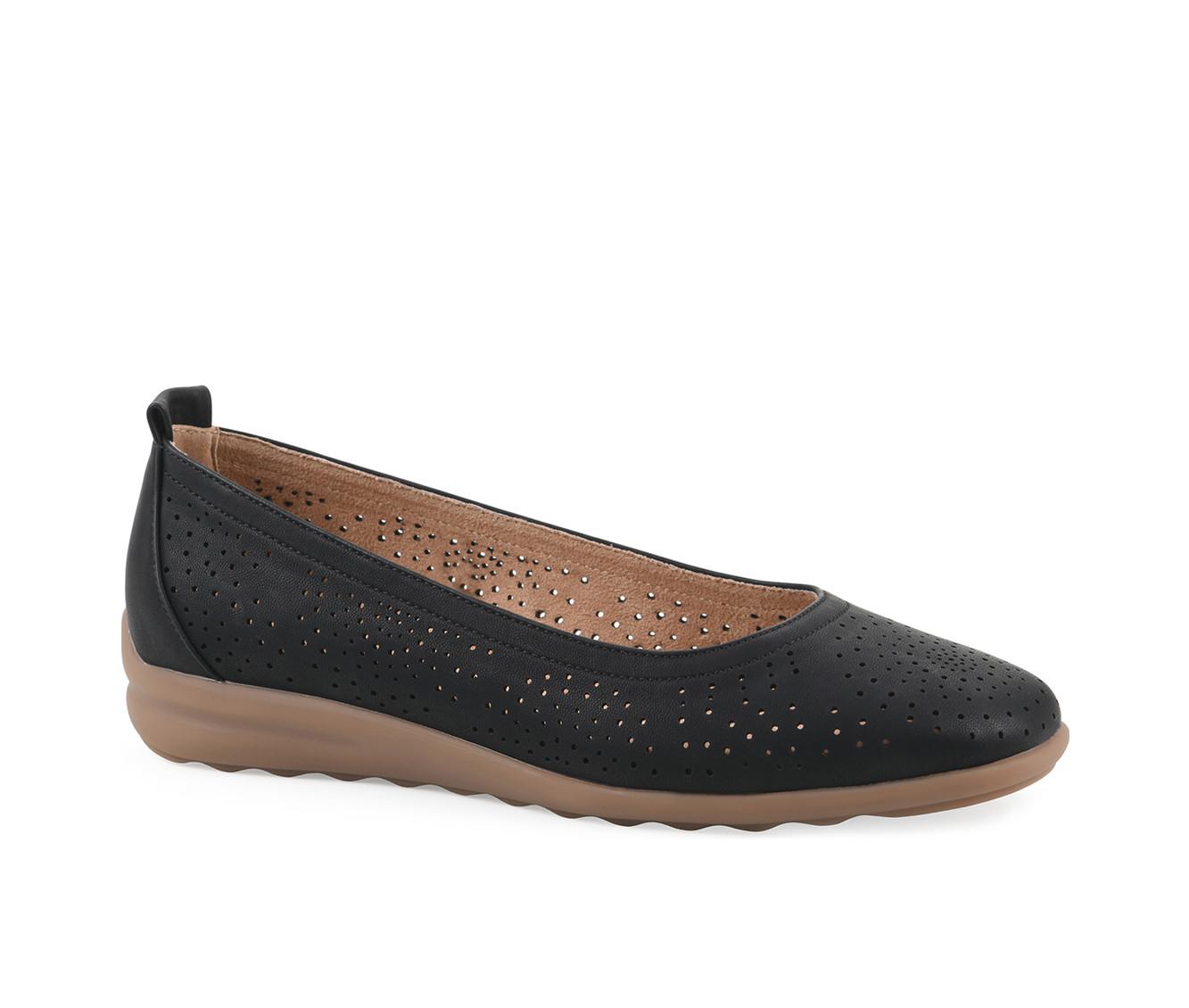 Women's Cliffs by White Mountain Cortney Flats