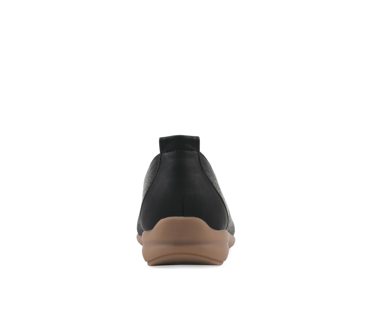 Women's Cliffs by White Mountain Cortney Flats