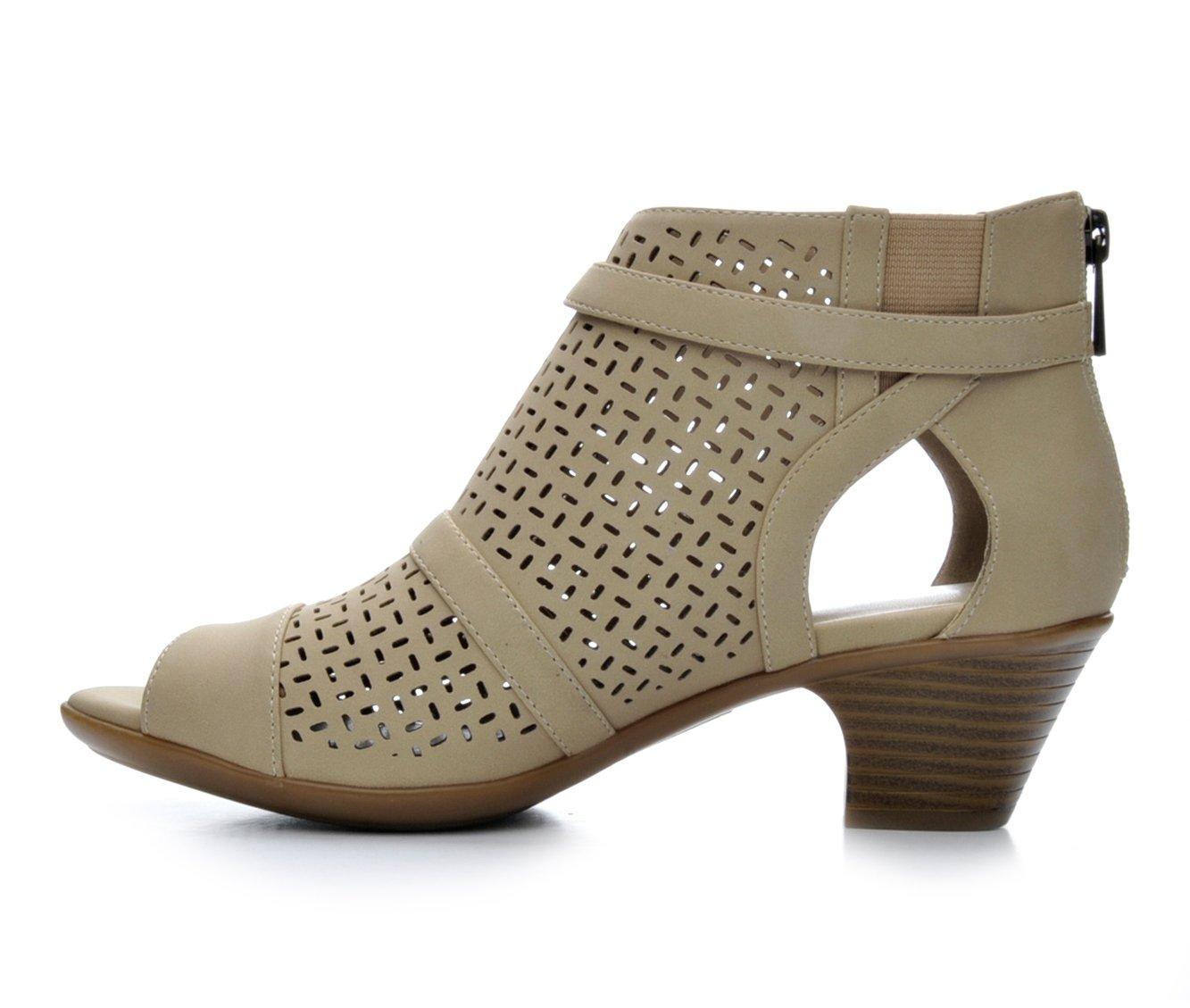 Women's Easy Street Carrigan Booties