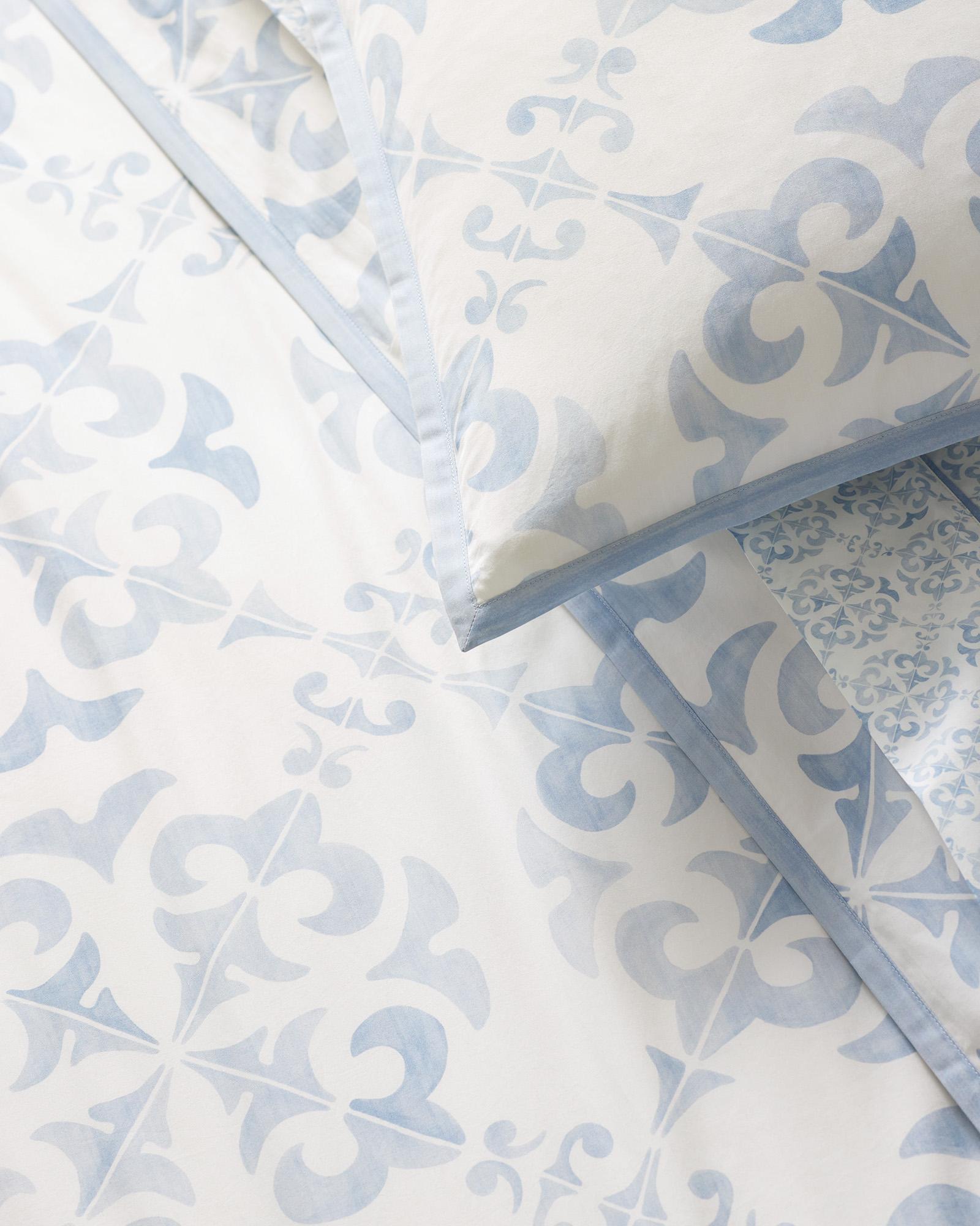 NEW Serena & Lily Wentworth store Wallpaper-Blue