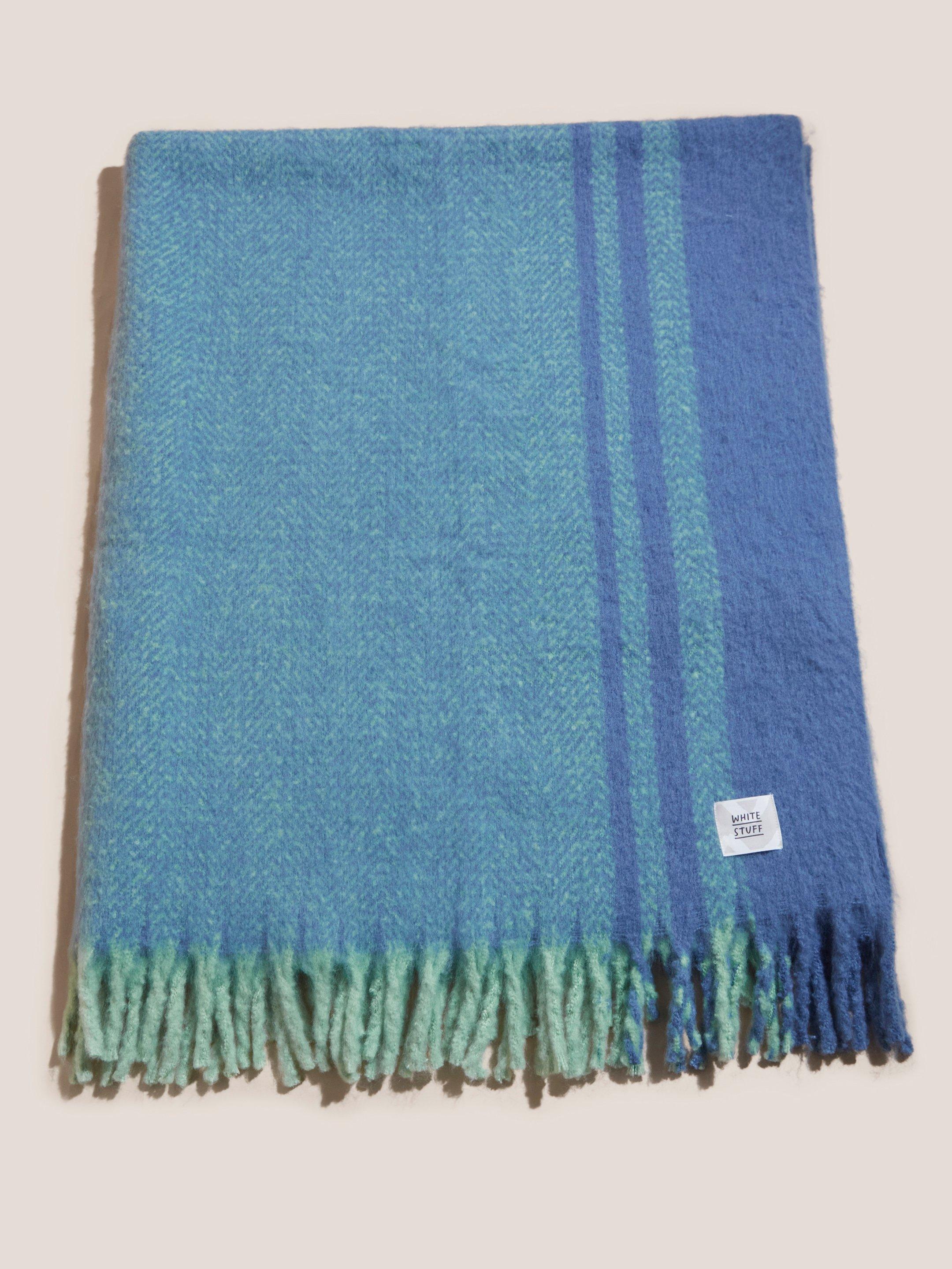 GREEN MLT swatch