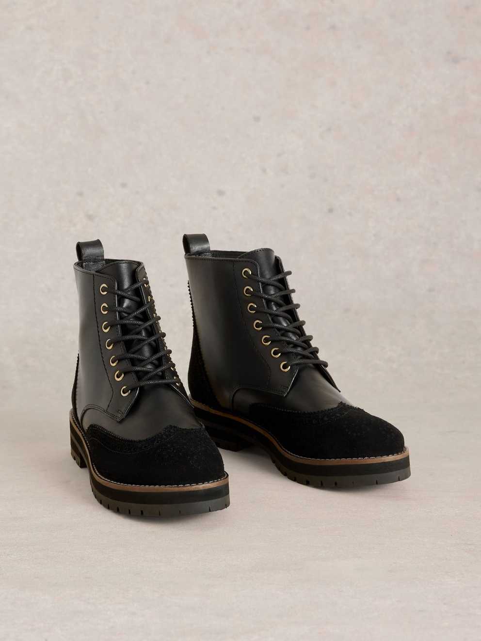 Bene Brogue Leather Boot