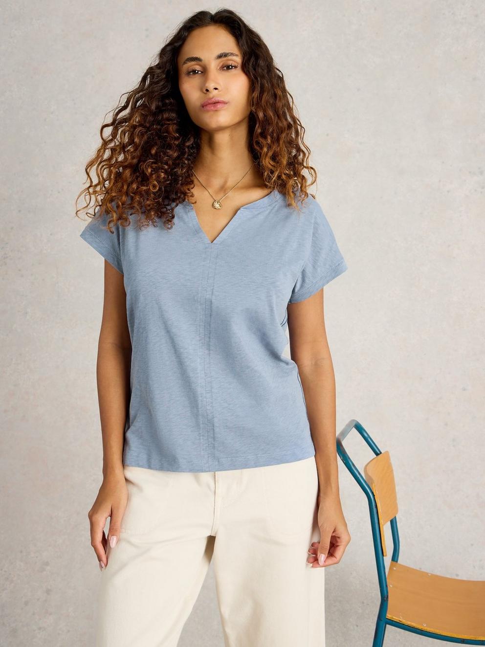 NELLY NOTCH NECK SHORT SLEEVE TEE