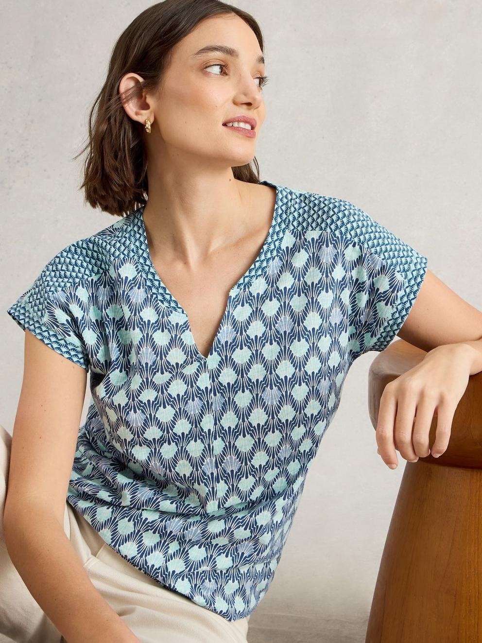 NELLY NOTCH NECK SHORT SLEEVE TEE