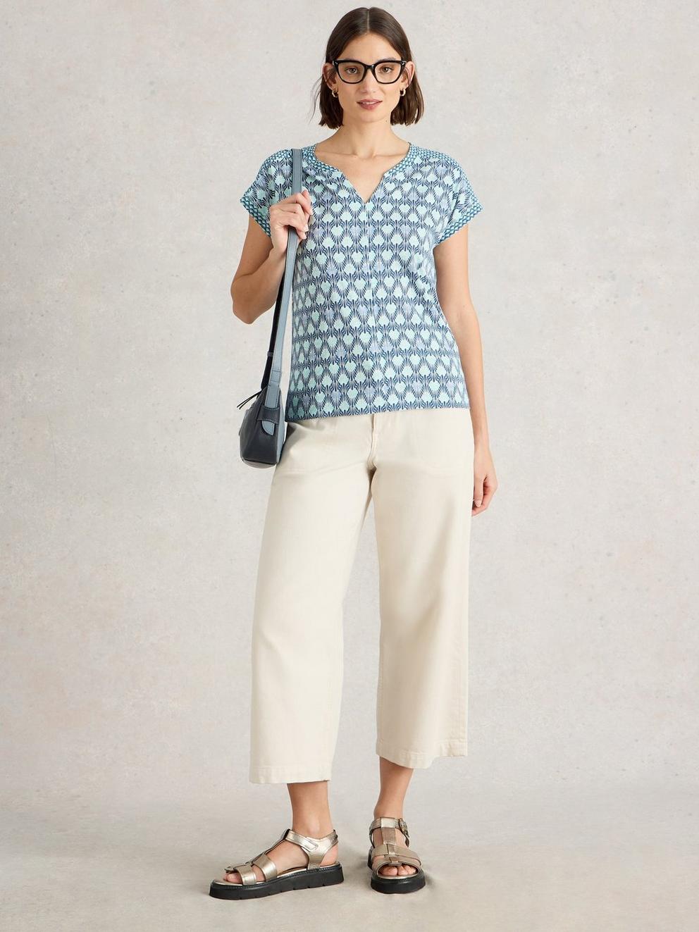 NELLY NOTCH NECK SHORT SLEEVE TEE