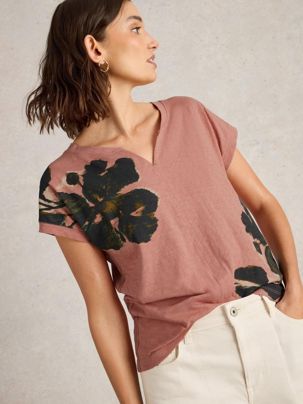 NELLY NOTCH NECK SHORT SLEEVE TEE
