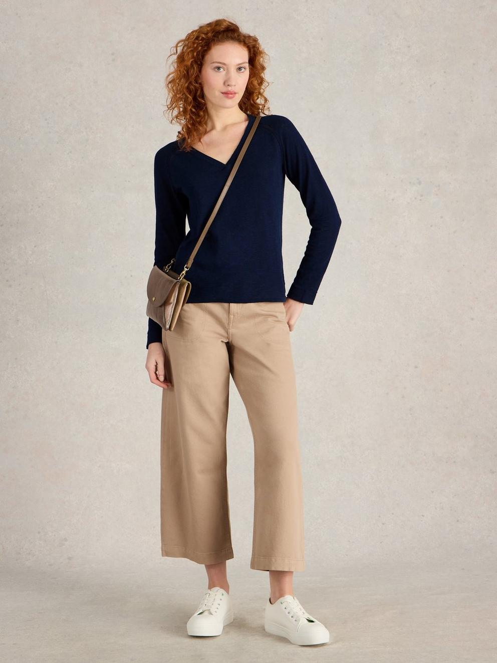 NARIA V NECK JUMPER