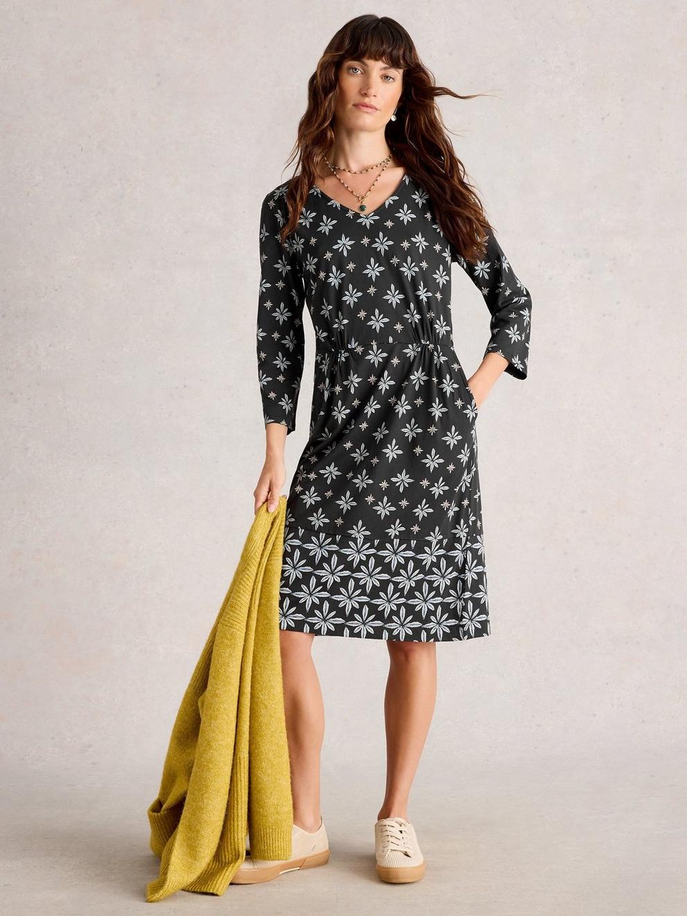 Tallie Knee Length V Neck Jersey Dress