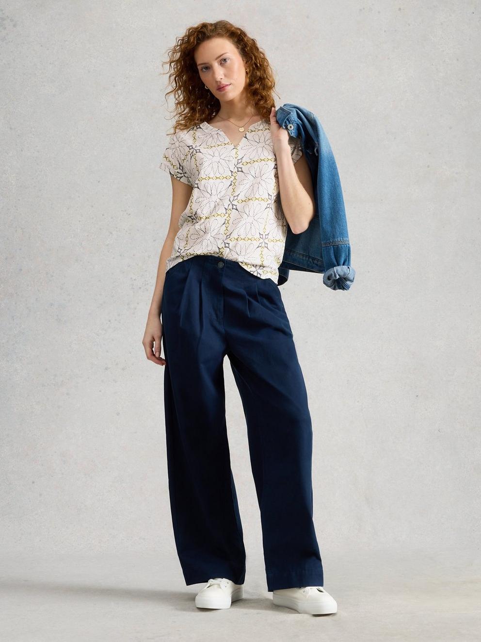 NELLY NOTCH NECK SHORT SLEEVE T-SHIRT