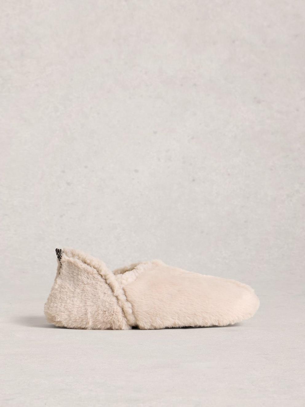 Reya Slipper Closed Back
