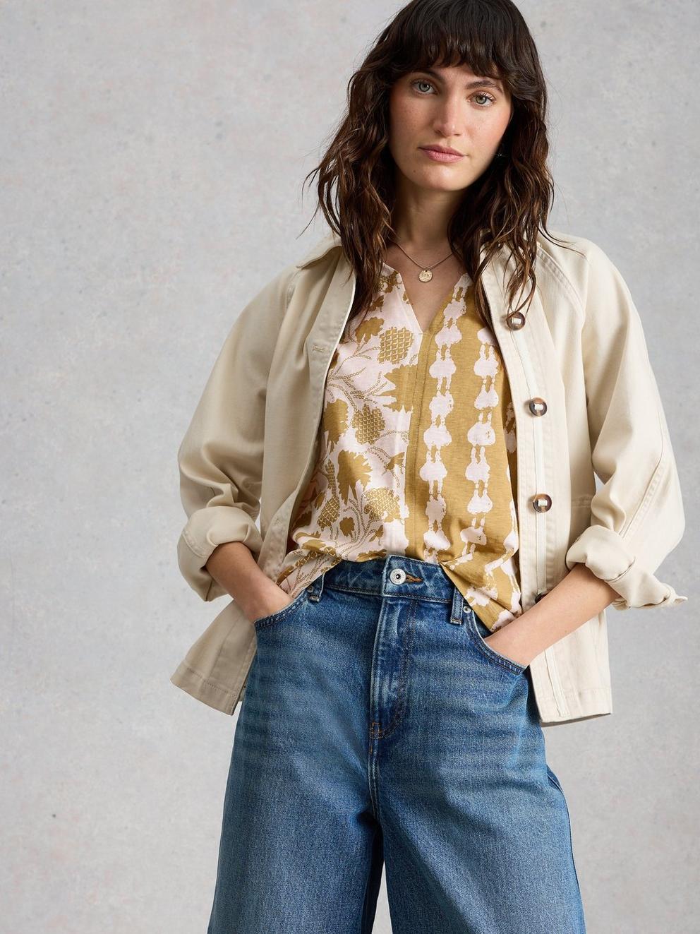 NELLY NOTCH NECK PRINT T-SHIRT