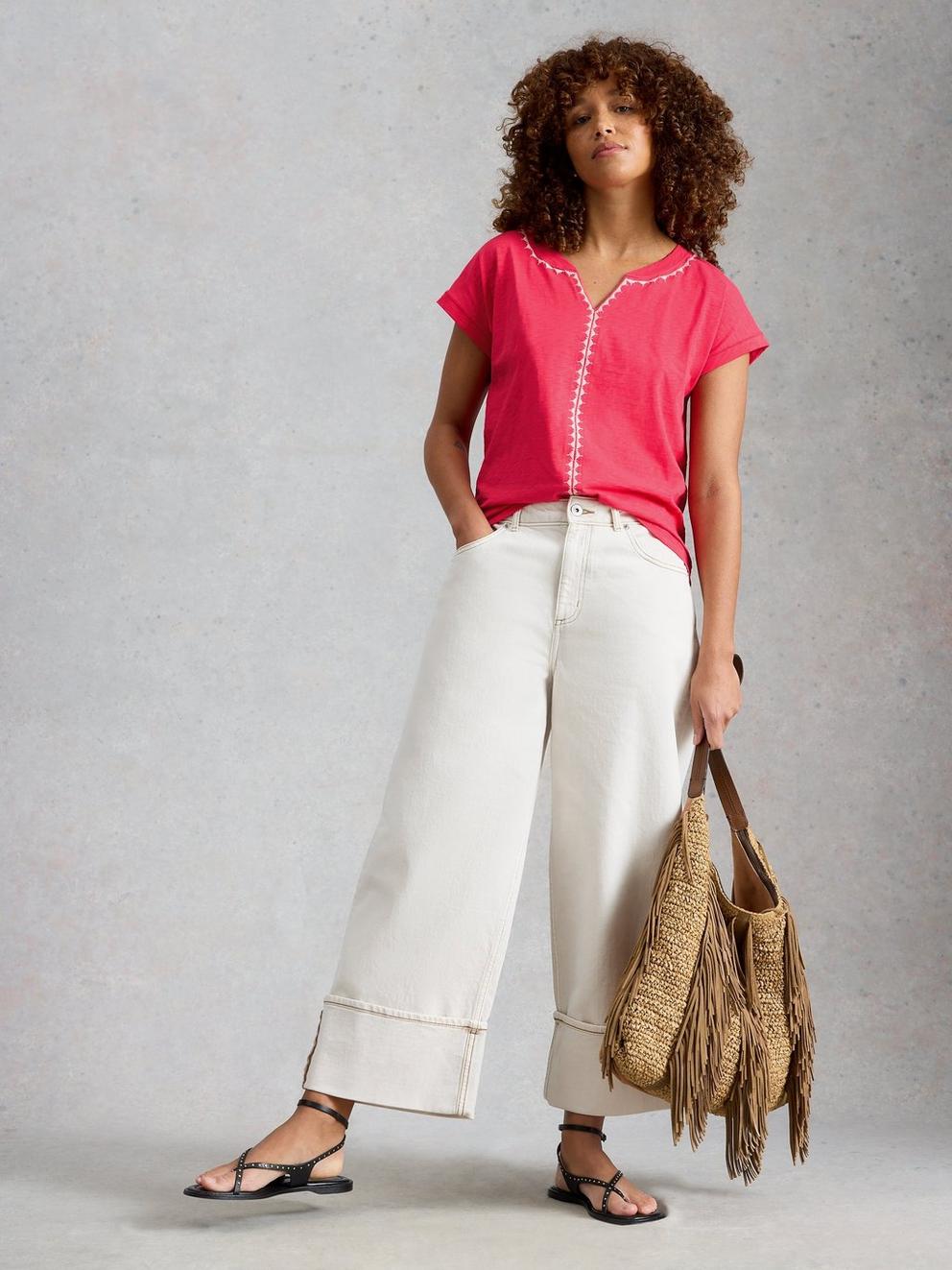 NELLY PLAIN EMBROIDERED TEE